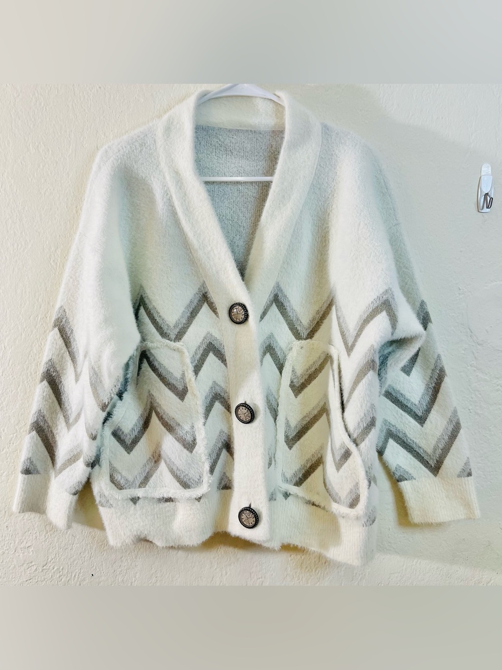 Rukia Cozy White Chevron Knit Cardigan Sweater Women Size Medium Boho Oversized